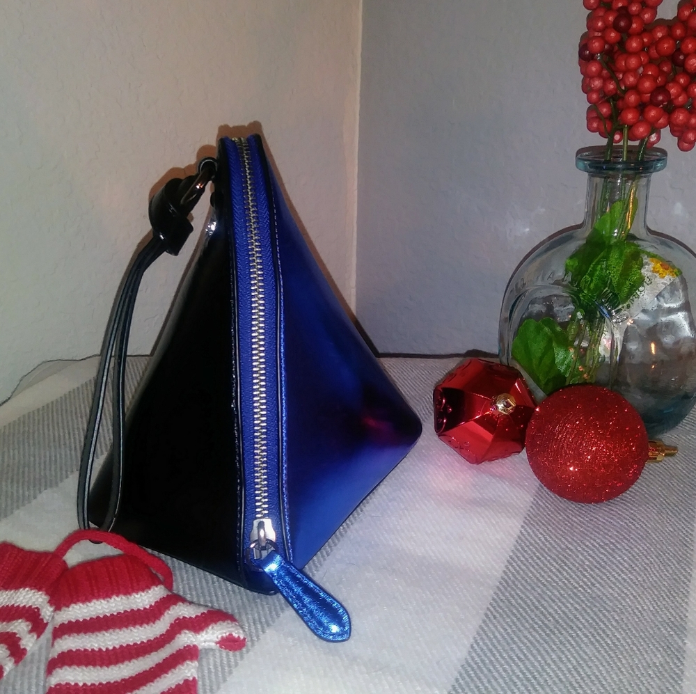 NWT-DVF triangle miaudiere w/ strap